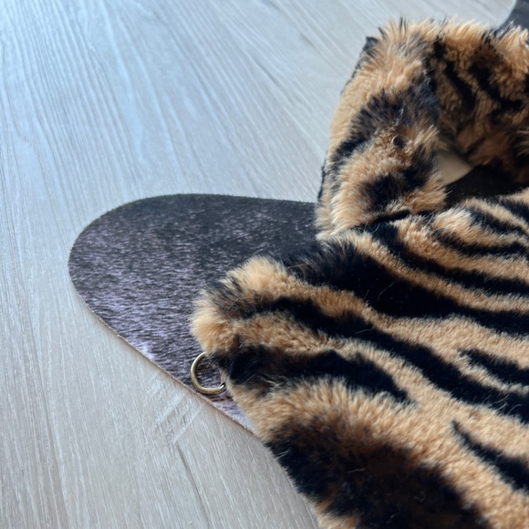 Fuzzy tiger print handbag - Picture 6 of 6